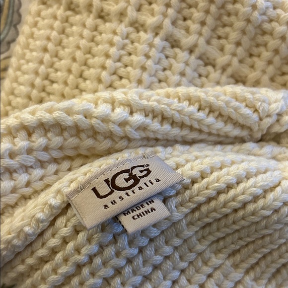 UGG Beanie - Picture 3 of 5